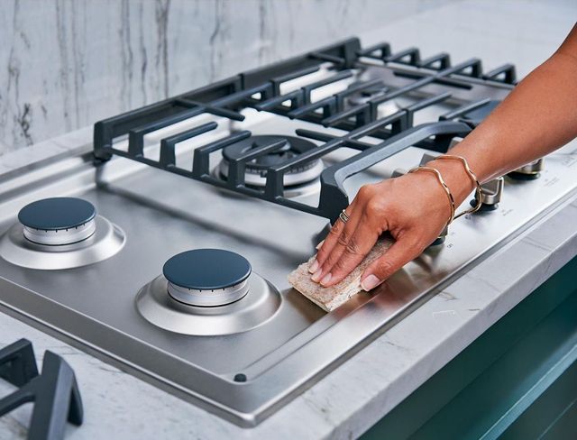 Café™ 30" Stainless Steel Gas Cooktop-4