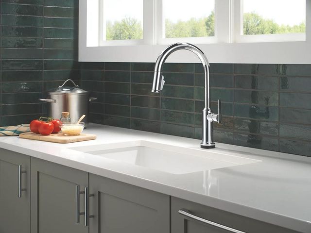 Delta Cordova™ Lumicoat® Chrome Touch2O® Technology Kitchen Faucet with Touchless Technology-3