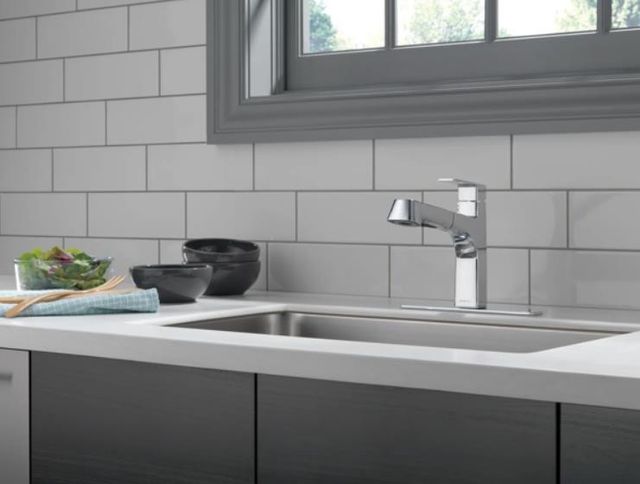 Peerless Xander® Chrome Single Handle Pull-Out Kitchen Faucet-2
