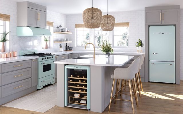 Unique® Appliances Classic Retro 24 in. 18 Cu. Ft. Summer Mint Green Bottom Freezer Refrigerator-3