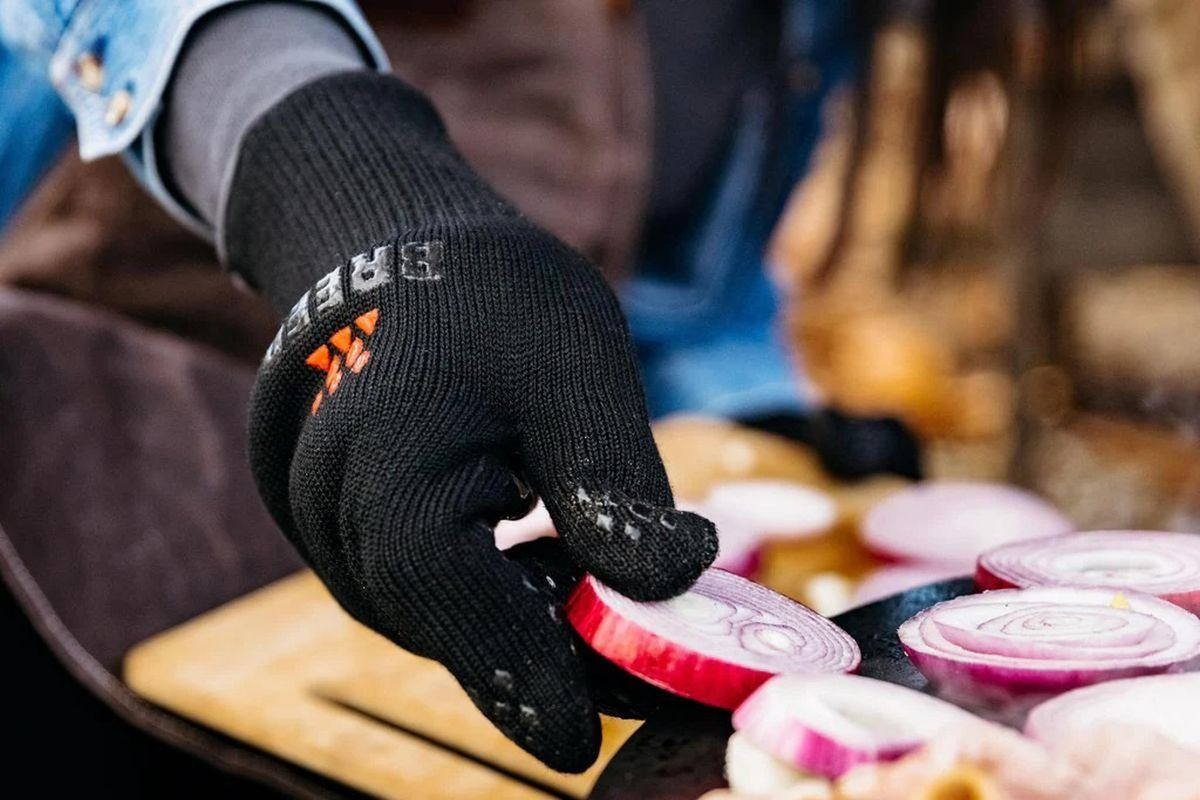 Breeo Fire Pit Cooking Gloves - Thumbnail 3