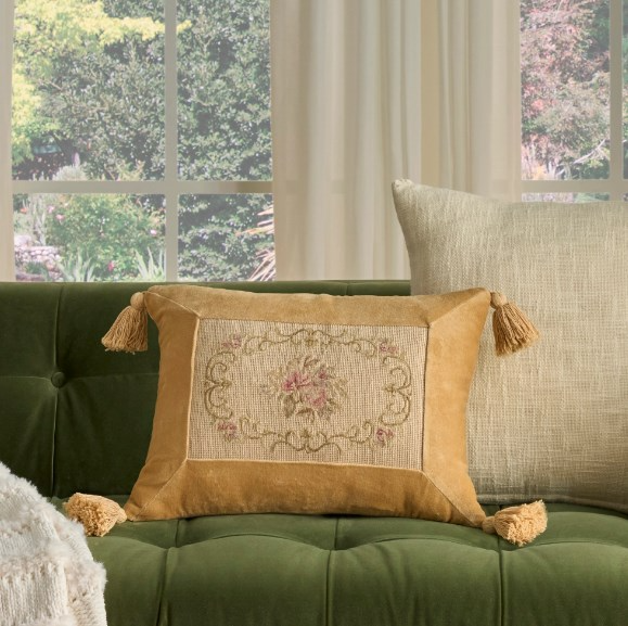 Nourison Home Mina Victory Pillow - Thumbnail 3