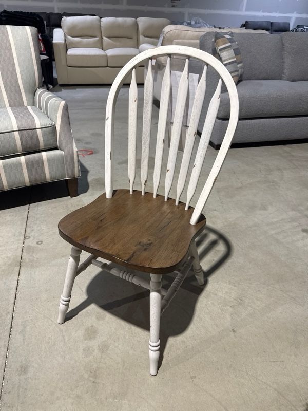 Clearance Liberty Furniture Carolina Crossing Antique Honey/White Windsor Side Chair-0
