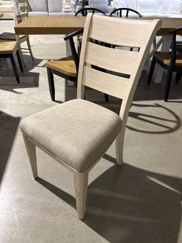 Clearance Liberty Furniture Farmhouse Reimagined Antique White/Khaki Ladder Back Upholstered Side Chair-0