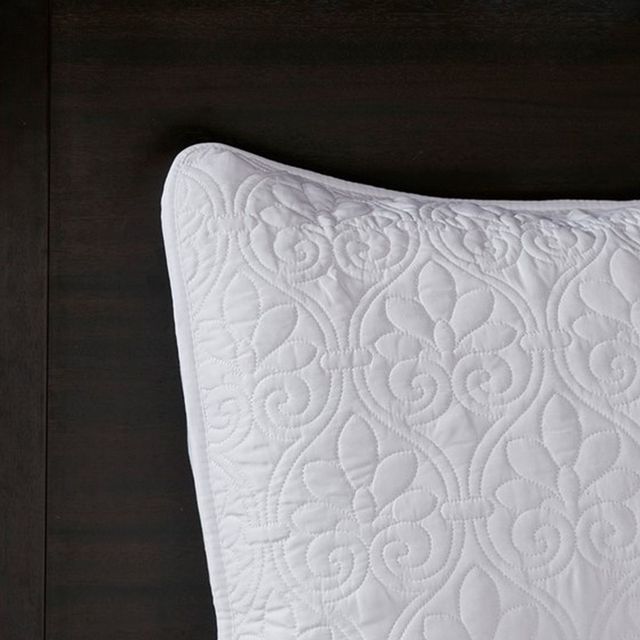 Olliix by Madison Park White King Quebec Reversible Bedspread Set-2