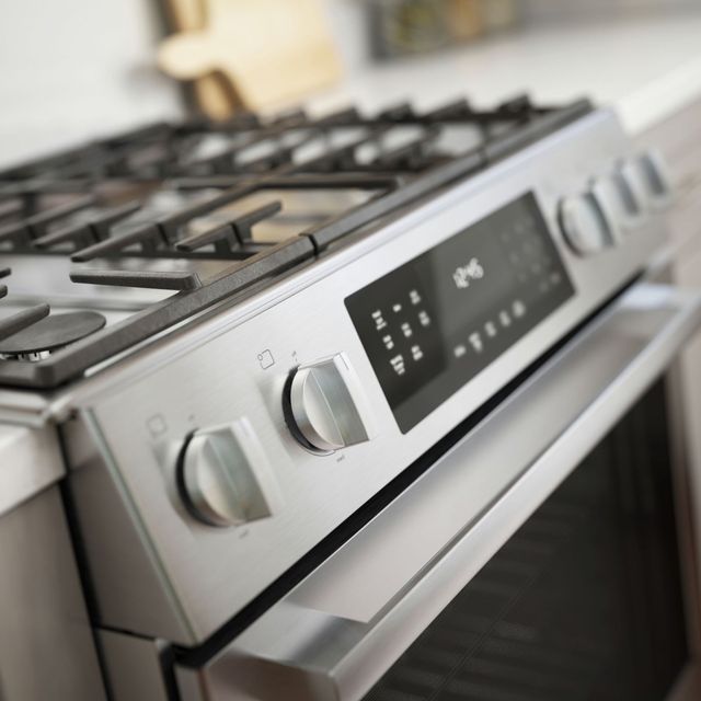 Bosch® 800 Series 30" Stainless Steel Slide In Gas Range-3