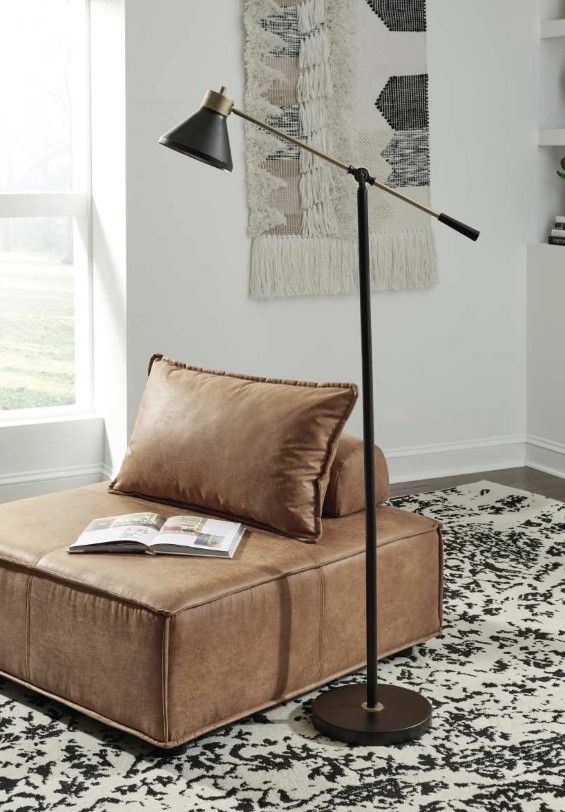 Signature Design by Ashley® Garville Black/Gold Metal Floor Lamp-2