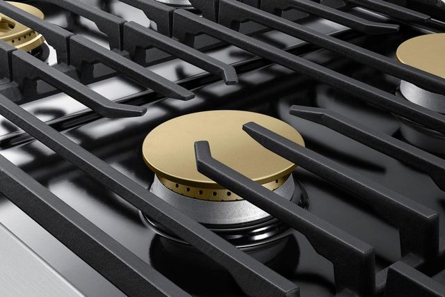 close view of dacor gas range burners