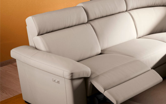 Natuzzi Editions Estremo 6-Piece Power Reclining Right-Arm Facing Sectional and Chaise-1