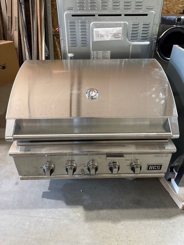 Clearance DCS Series 7 3-Burner Stainless Steel Built-In Liquid Propane Grill-0