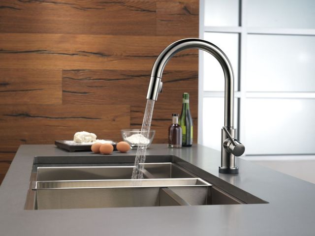 Delta Trinsic® Black Stainless VoiceIQ® Single-Handle Pull-Down Kitchen Faucet with Touch2O® Technology-1