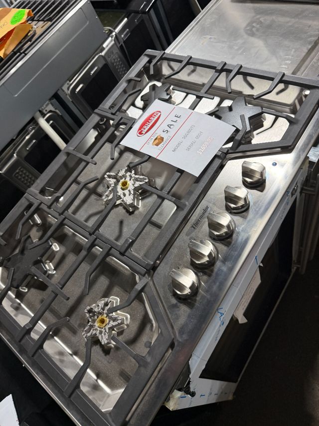 Thermador® Masterpiece® 30" Stainless Steel Natural Gas Cooktop-0