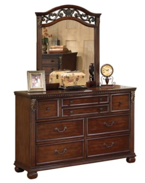 Signature Design by Ashley® Leahlyn 5-Piece Warm Brown Queen Panel Bed Set-2