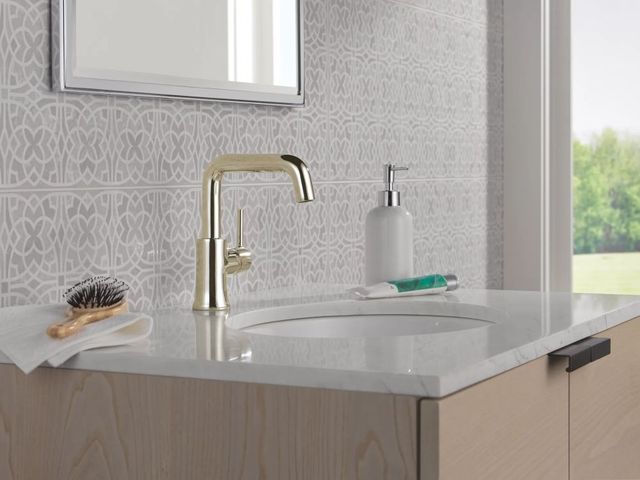 Delta Trinsic® Polished Nickel Single Handle Lever Bathroom Faucet-1