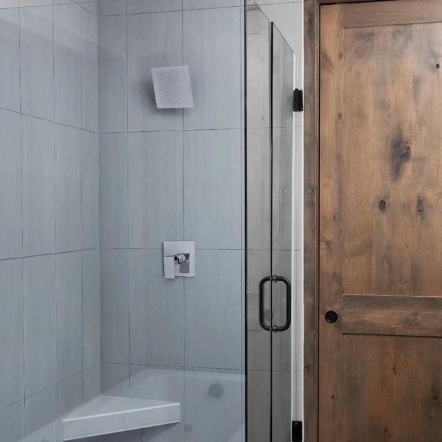 ZLINE Bliss 8" Matte Black Rainfall Shower Head-4