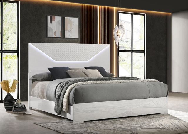 Coaster® Ives White High Gloss Eastern King Panel Bed-3