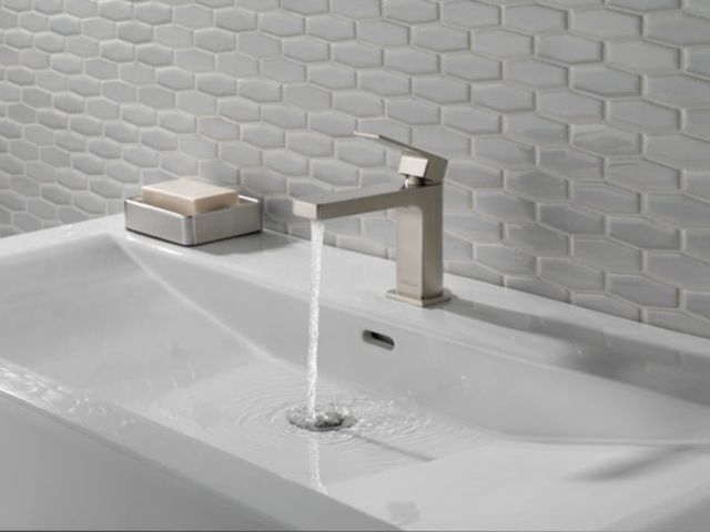 Peerless Xander® Brushed Nickel 5" Single Handle Bathroom Faucet-2
