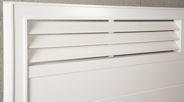 Riverside Furniture Talford Cotton King Louver Panel Bed-1