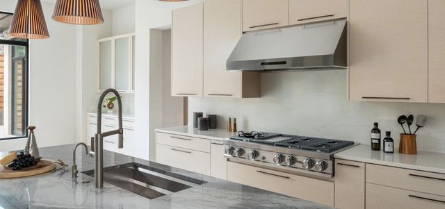Dacor® 36" Silver Stainless Under Cabinet Range Hood-6