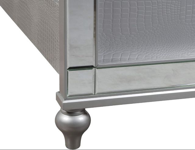 New Classic® Home Furnishings Valentino Silver Eastern King Panel Bed-4