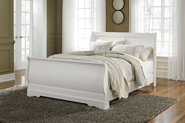 Signature Design by Ashley® Anarasia White Queen Sleigh Rails