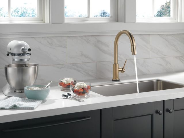 Delta Trinsic® Champagne Bronze VoiceIQ® Single-Handle Pull-Down Kitchen Faucet with Touch2O® Technology-3