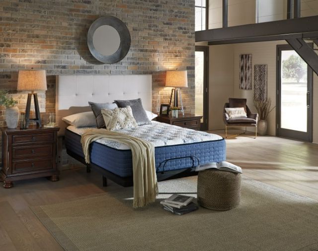Sierra Sleep® by Ashley® Mt Dana 2-Piece Hybrid Plush and Better Adjustable Base Queen Mattress Set-4