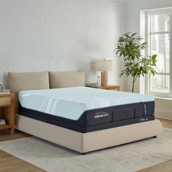 Tempur-Pedic® TEMPUR-LuxeAdapt® 13" TEMPUR-Material™ Soft Smooth Top California King Mattress-1