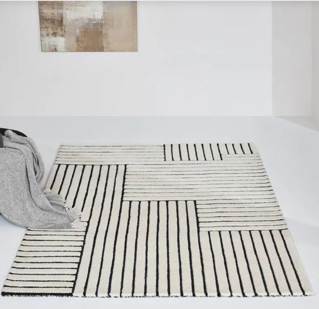 Renwil® Arctica 1'x1' Throw Rug-3