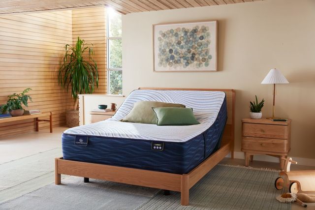 Serta® iComfort ECO™ S30LTX 13" Smooth Hybrid Medium Tight Top California King Mattress-3