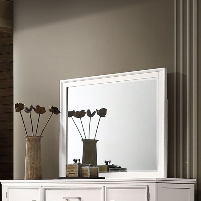 New Classic® Home Furnishings Andover 5-Piece White Queen Panel Bedroom Set with Chest and Nightstand-2