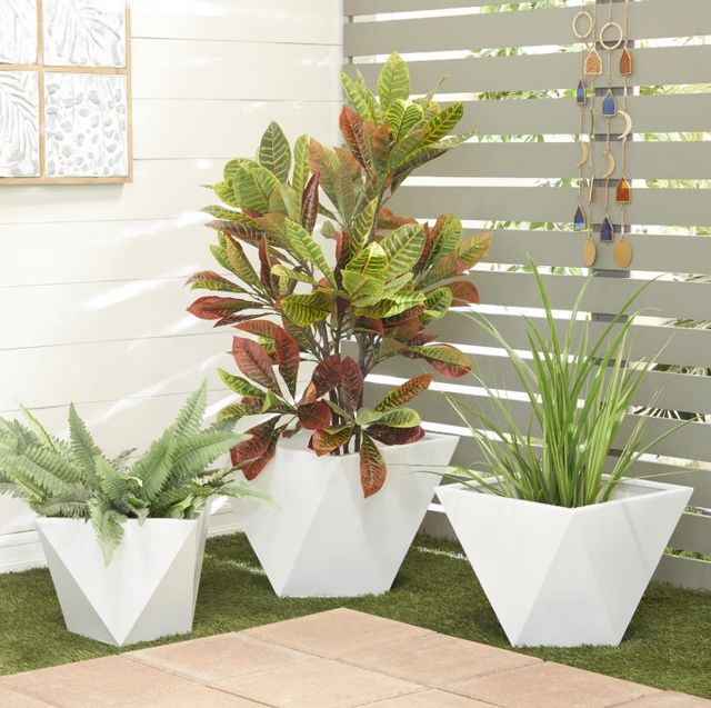 Deco Marche CosmoLiving by Cosmopolitan 3-Piece White Indoor Outdoor Planter-4