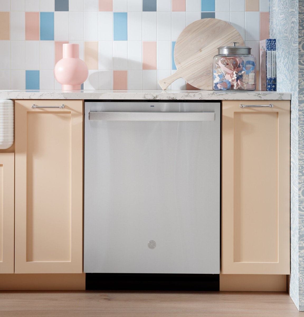 GE® 24" Fingerprint Resistant Stainless Steel Top Control Built In Dishwasher-7
