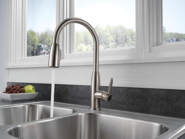 Peerless Core Stainless Single Handle Pull-Down Kitchen Faucet-1