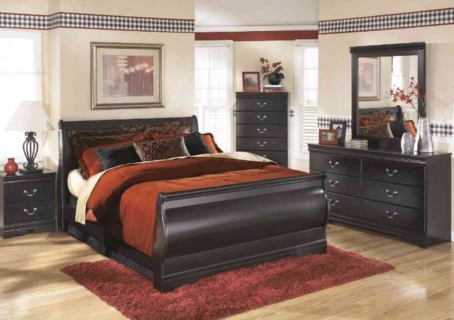 Signature Design by Ashley® Huey Vineyard 2-Piece Black King Sleigh Bed Set-3