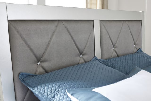 Signature Design by Ashley® Olivet Silver Queen Panel Bed-1