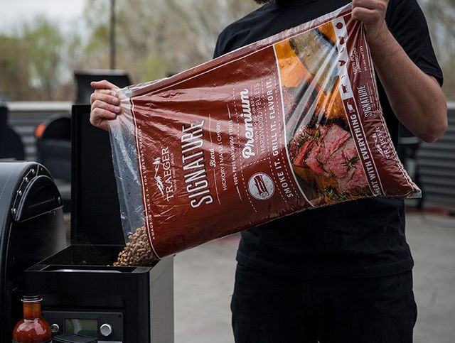Traeger® Signature Blend Wood Pellets-1