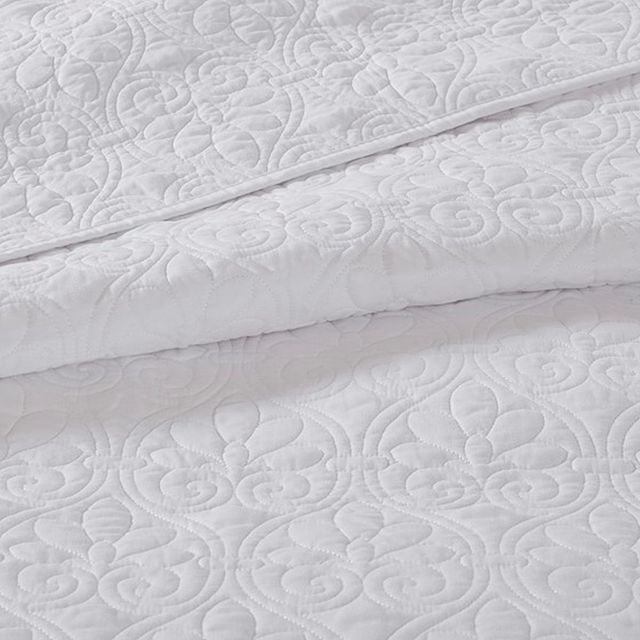 Olliix by Madison Park White King Quebec Reversible Bedspread Set-4