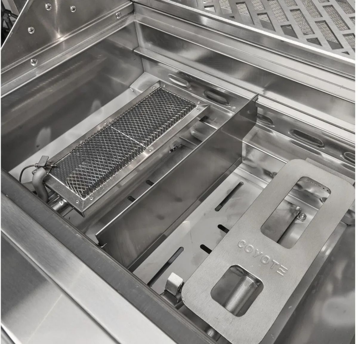 Coyote SL-Series Built-In Natural Gas Grill - Thumbnail 4