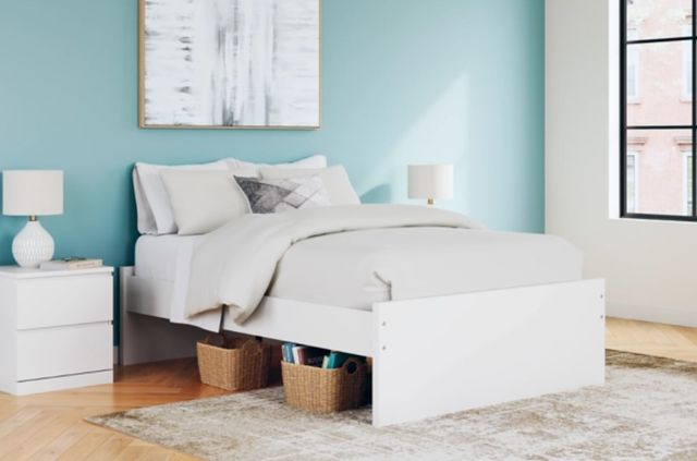 Signature Design by Ashley® Onita White Queen Platform Bed-3