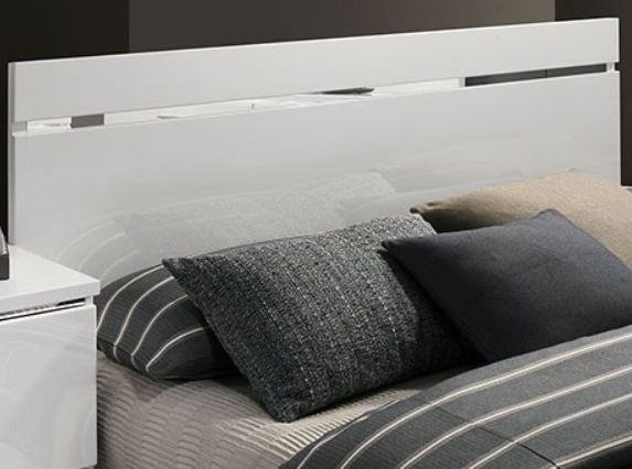 Furniture of America® Erlach Chrome/White Queen Panel Bed-1