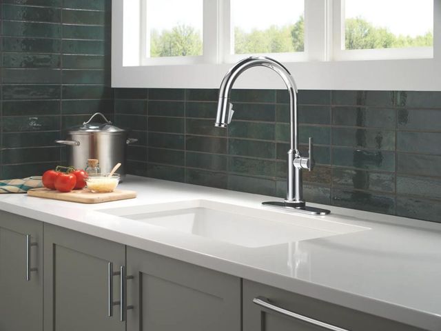 Delta Cordova™ Lumicoat® Chrome Touch2O® Technology Kitchen Faucet with Touchless Technology-1
