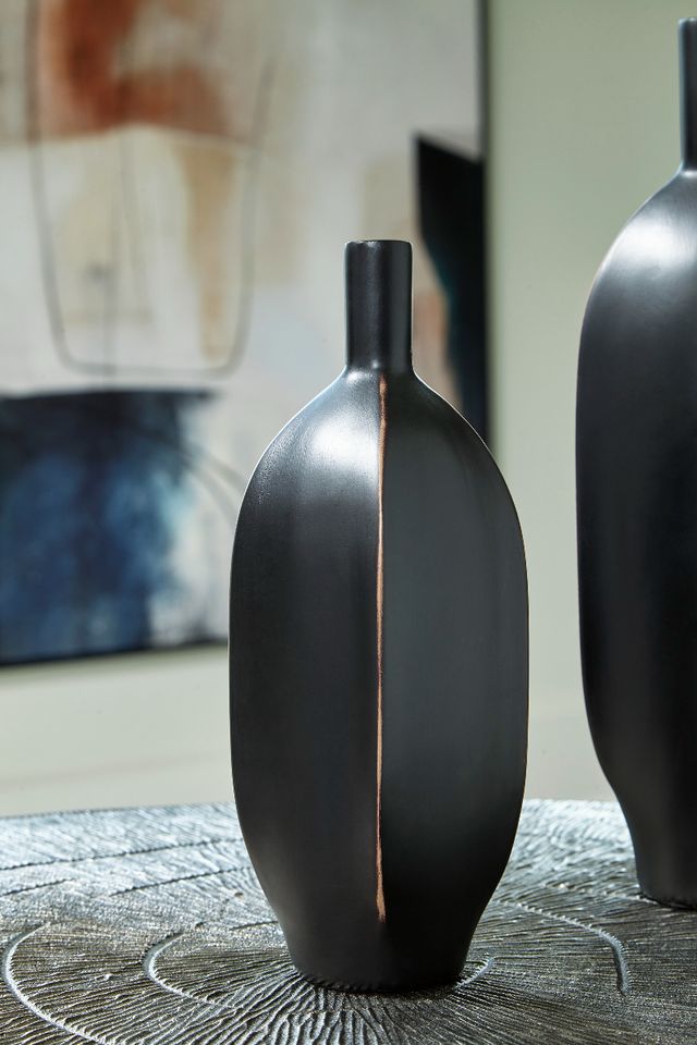 Signature Design by Ashley® Rhaveney Black 9.45" Vase-2