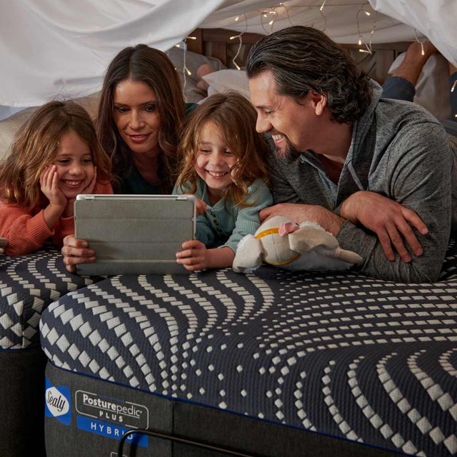 Sealy® Posturepedic® Plus High Point 14" Hybrid Firm Tight Top Queen Mattress-2