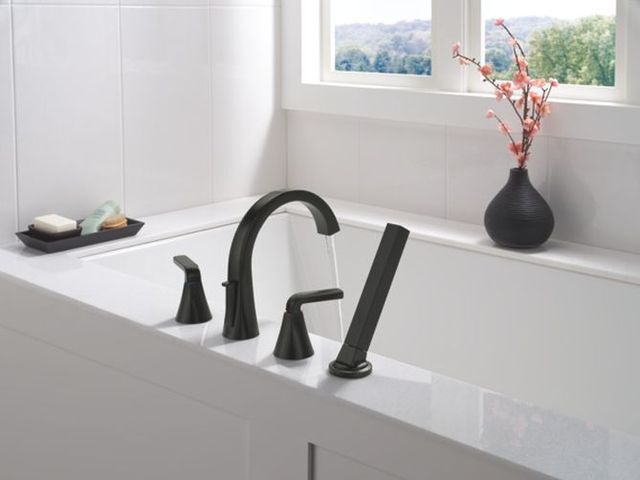 Delta Lineax™ Matte Black Roman Tub Trim with Hand Shower-4