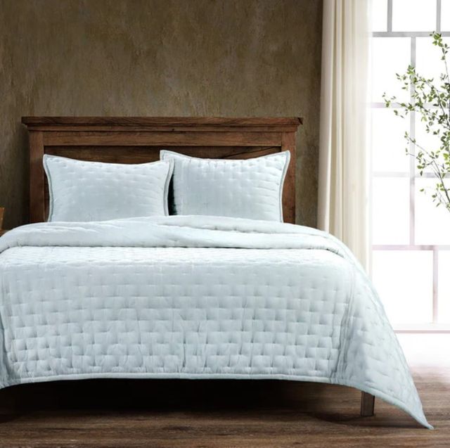 HiEnd Accents Stella Icy Blue King Quilt Set-1
