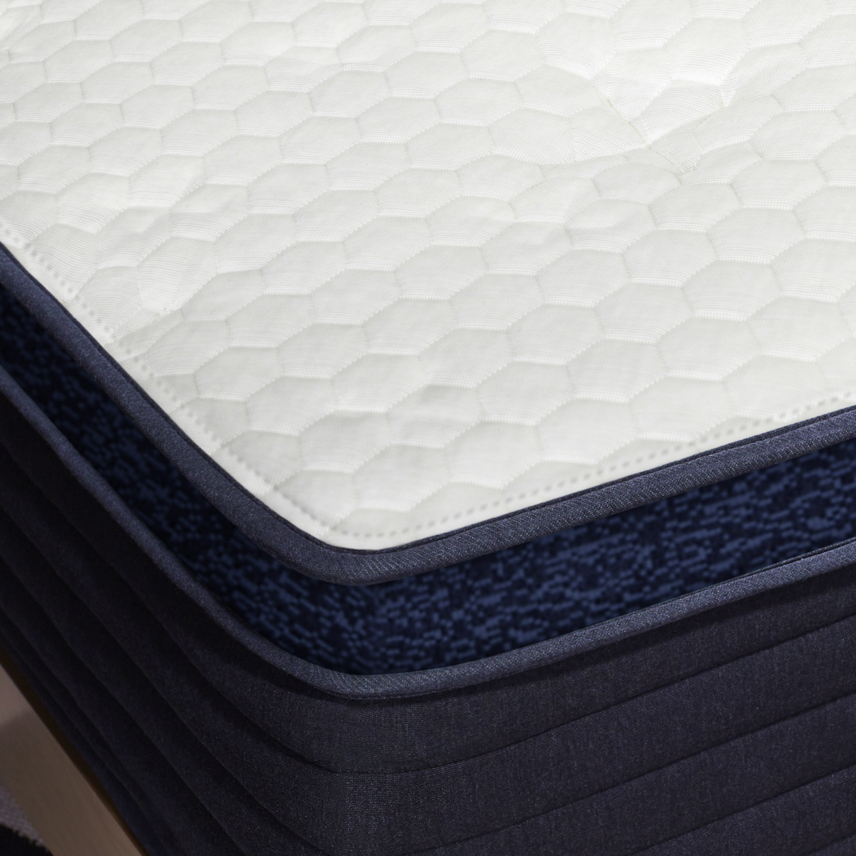 Helix Sleep Luxe Midnight Mattress - Thumbnail 3