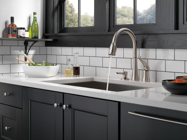 Delta Kate® Stainless Single Handle Kitchen Faucet with Soap Dispenser -2