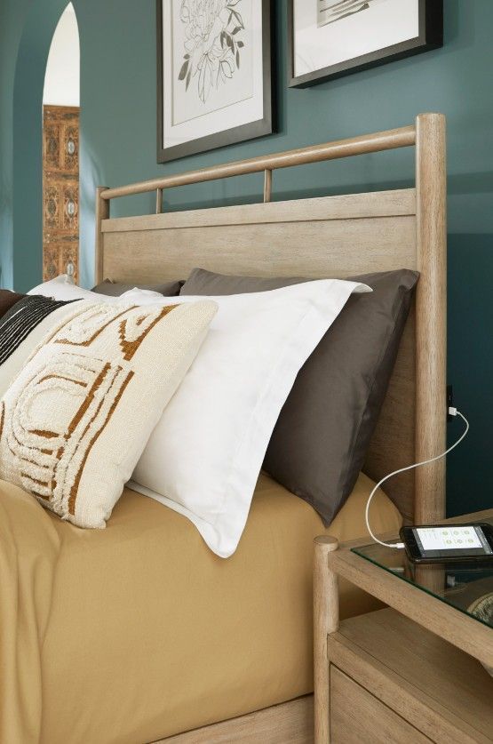 aspenhome® Shiloh Champagne Queen Panel Bed-1