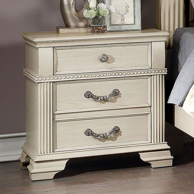 Furniture of America® Pamphilos 4-Piece Antique White Queen Panel Bedroom Set-3